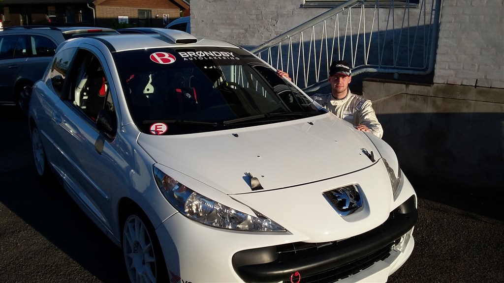 Thomas Andersen stiller op med denne 195 hestekræfter stærke Peugeot 207 RC
(Foto: Michael Eisenberg)